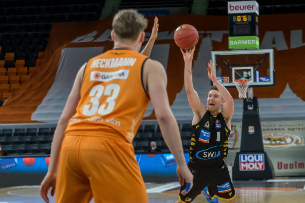 他正在以策 他正在以策